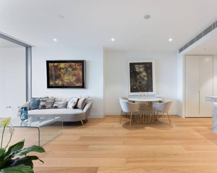 Luxury 1br Iconic Harbour Views In Barangaroo Apartment